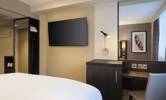 Leonardo Hotel 